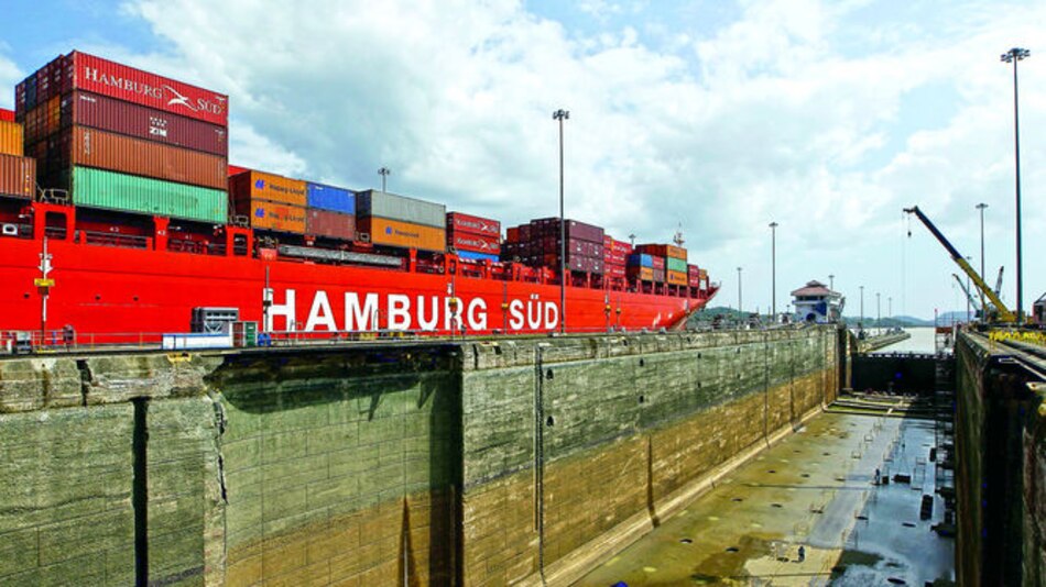 Mantenimiento en la esclusa de Pedro Miguel