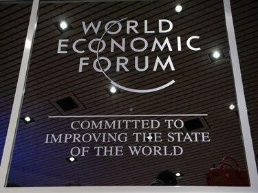 Desempleo juvenil lastra la recuperación europea, según expertos en Davos