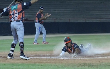 Los Santos, a un paso de la final del béisbol juvenil