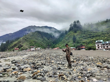 Más de 100 desaparecidos y al menos 5 muertos por una riada súbita en el Himalaya indio
