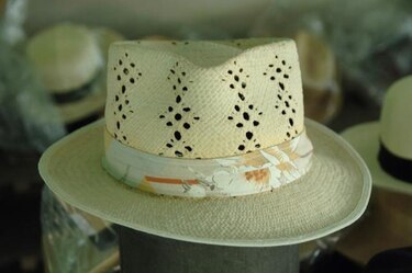 El tejido del sombrero de paja de toquilla entra en el patrimonio cultural