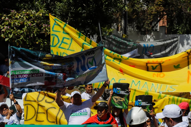 Ecuador decide en un histórico plebiscito detener una explotación petrolera en la Amazonía