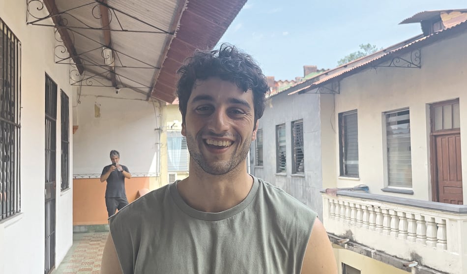 Arturo Montenegro trabaja en su próximo proyecto: ‘Papeles’