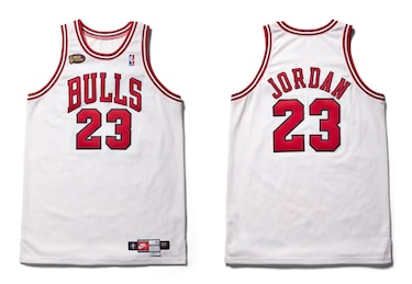 Camiseta de Michael Jordan fue comprada por 12 millones de dólares