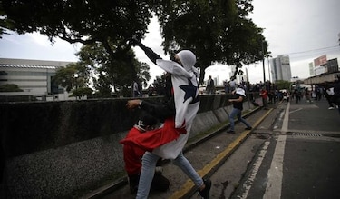 'A un muchacho le rompieron la pierna a toletazos', un relato desde el corazón de la protesta contra las reformas