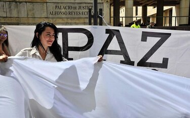 Corte de Colombia aprueba vía rápida para legislar el acuerdo de paz
