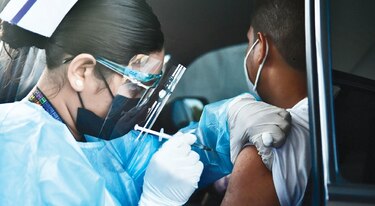 Del jueves al sábado se colocaron 2,821 vacunas de AstraZeneca; no se han reportado reacciones adversas