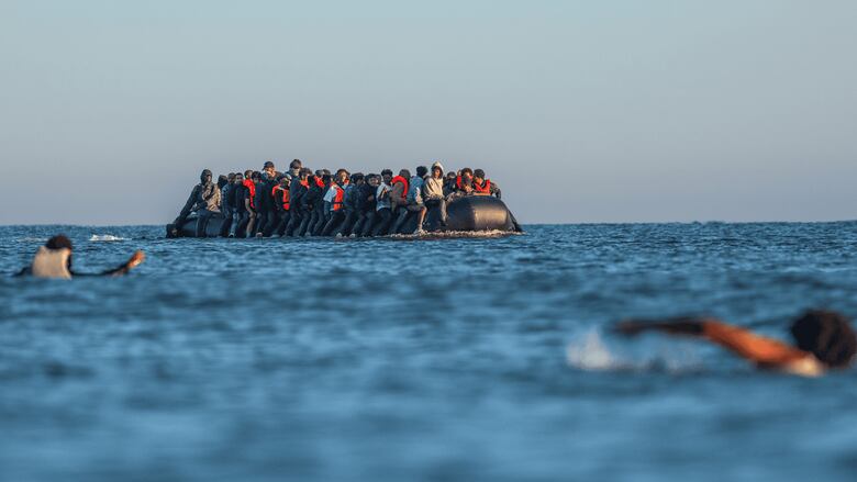 Inmigración: cómo en 10 años en Europa se pasó de la política de acogida de Merkel a hablarse de una ‘invasión’