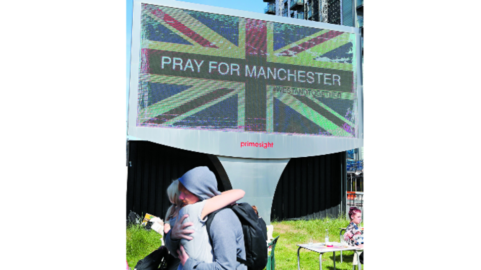 Puede haber prófugos por ataque en Mánchester