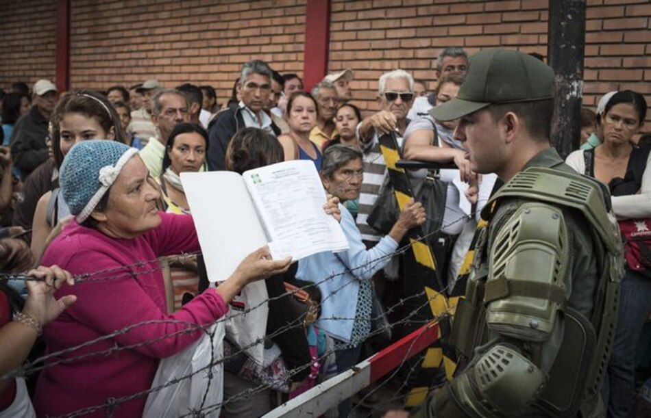 Reportan saqueos en diversas ciudades de Venezuela; usan montacargas para destruir entrada de fábricas