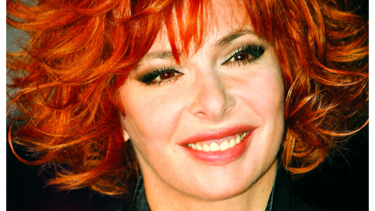 Sting y Mylène Farmer hacen de amantes en video