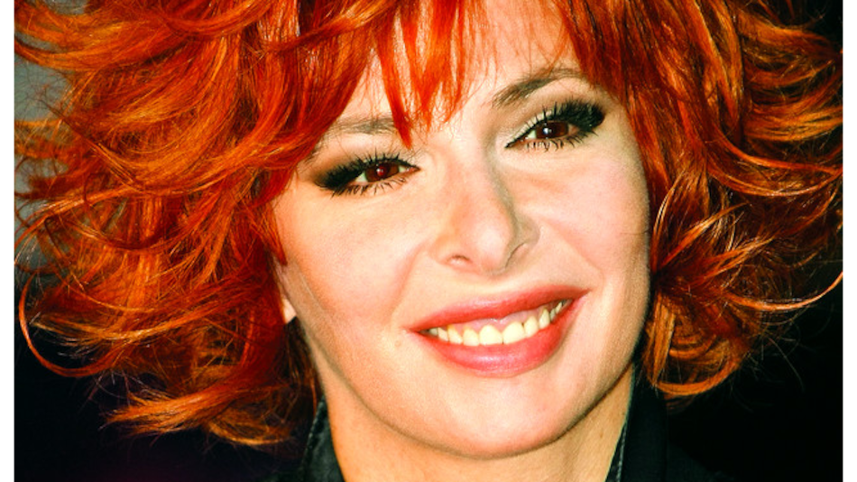 Sting y Mylène Farmer hacen de amantes en video