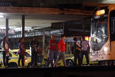 Conductores de ‘diablos rojos’ denuncian intimidaciones; no circularon hoy