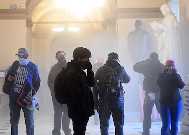Enfrentamientos entre seguidores de Trump y la policía en el Capitolio