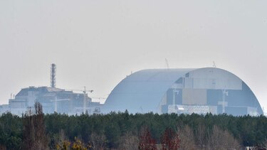 Comienza instalación de gigantesca cúpula de protección sobre reactor de Chernóbil