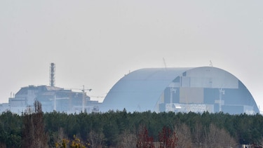 Comienza instalación de gigantesca cúpula de protección sobre reactor de Chernóbil
