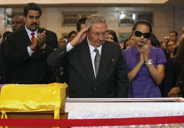 Raúl Castro confía en el éxito de Maduro para continuar ‘gran obra’ de Chávez