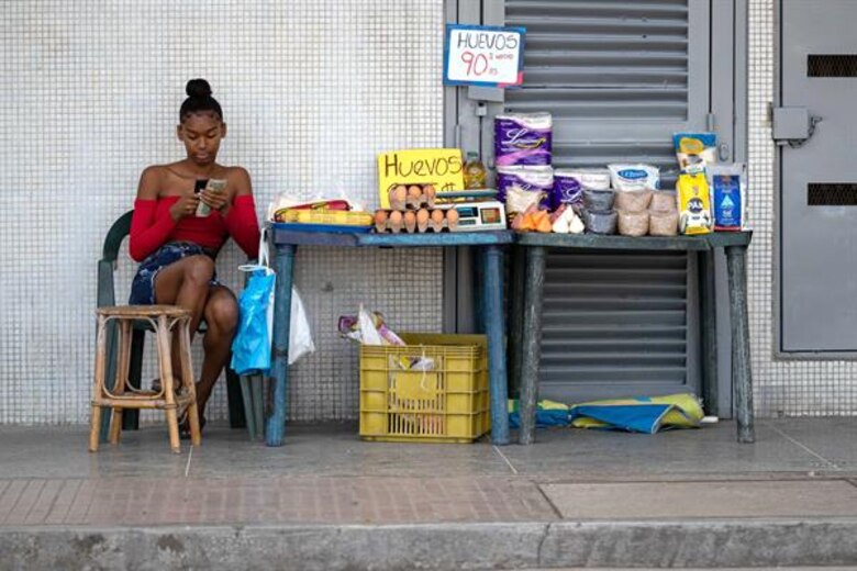 Maduro aísla a Venezuela de la región, mientras sus vecinos exigen reconteo de votos y el país entra en caos