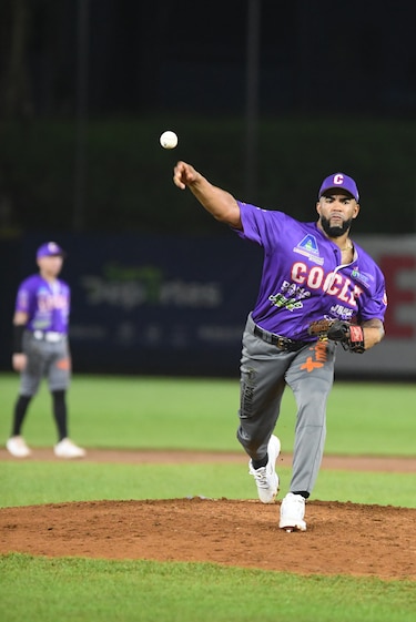 Coclé resiste y gana el primero en la serie final del Béisbol Mayor 2025
