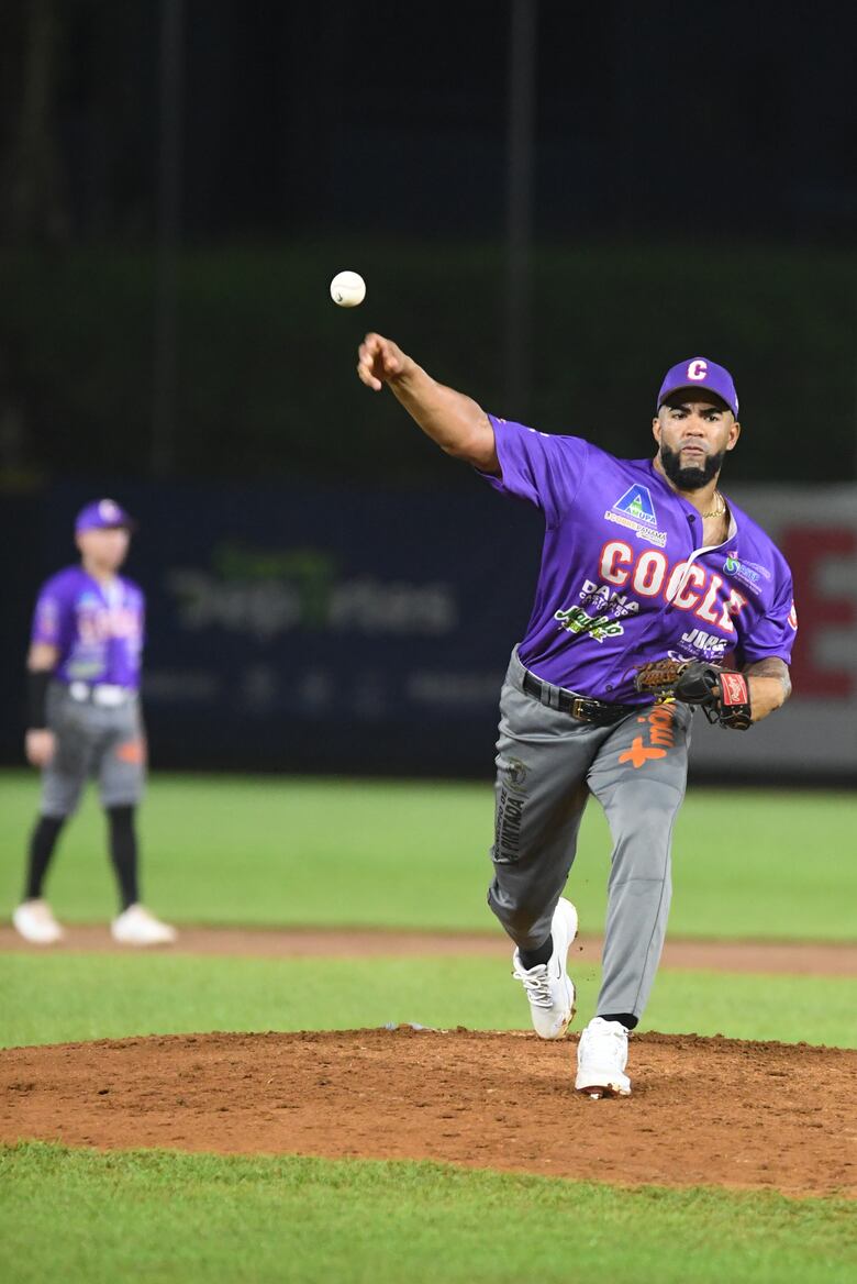 Coclé resiste y gana el primero en la serie final del Béisbol Mayor 2025