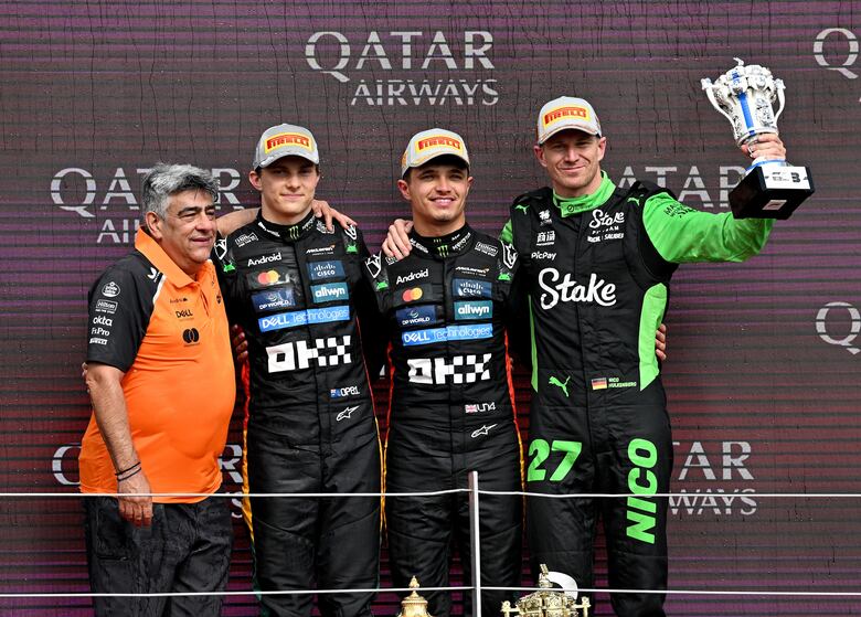 Norris gana en Inglaterra y recorta a Piastri, sancionado, en una carrera loca