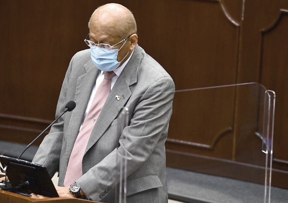 Ministro Alexander confía en regresar este año a números de 2019