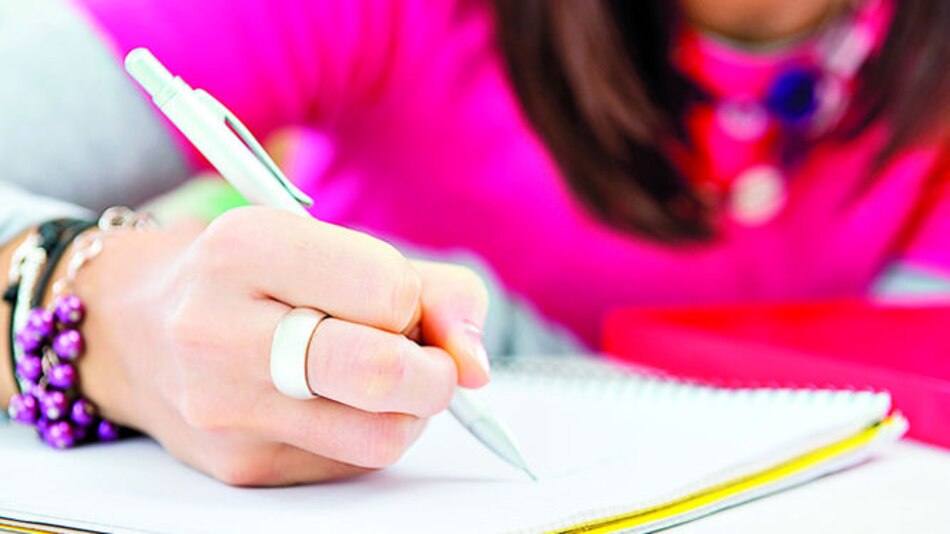 Padres, en huelga por las tareas