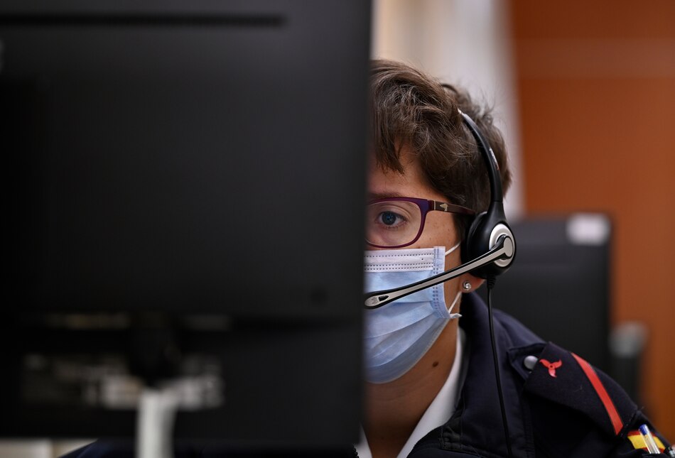 ‘Buenos días, soy del ejército’: Los militares españoles tras la pista del covid