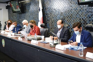 Avanza proyecto de ley que elimina las penas accesorias