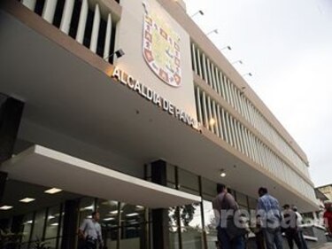 Pelea por tu beca enciende polémica