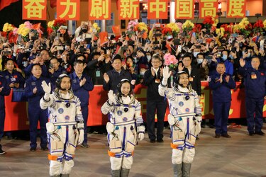 Astronautas vuelven a Tierra tras la misión espacial tripulada más larga de China