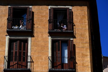 Señales alentadoras en España luego de tres días con descenso de muertes