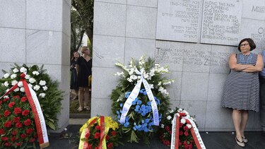 Ceremonia honra a judíos caídos en Holocausto en Varsovia