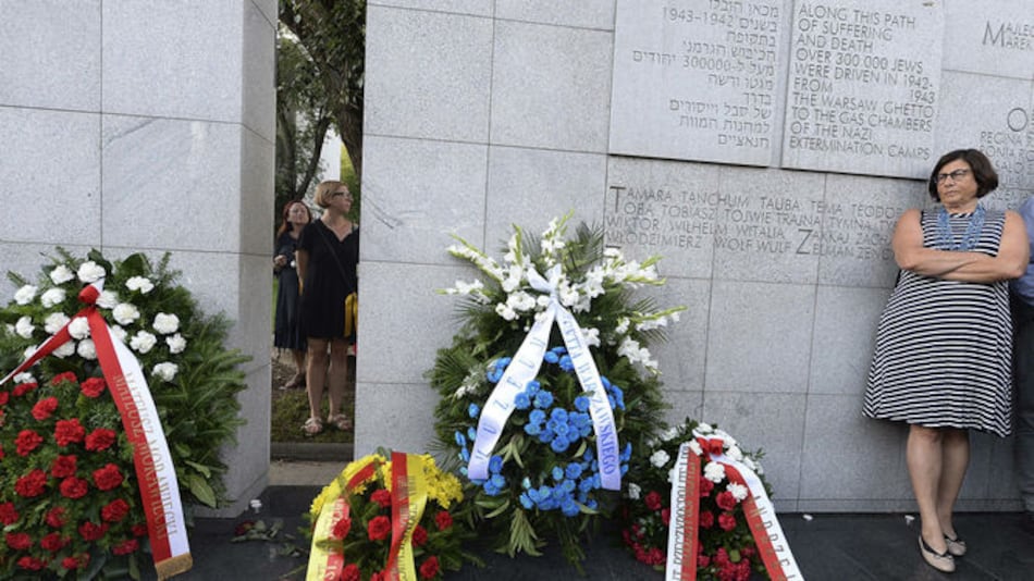 Ceremonia honra a judíos caídos en Holocausto en Varsovia
