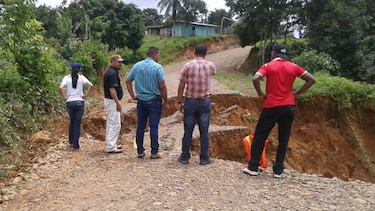 Derrumbe de vía deja incomunicada a seis comunidades al norte de Penonomé