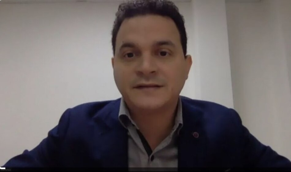 Renuncia el director del Meduca que era el ‘enlace’ con OLPC, para la compra directa de las laptops