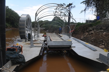 Wanda, la gran rueda para atrapar desechos en el río Juan Díaz
