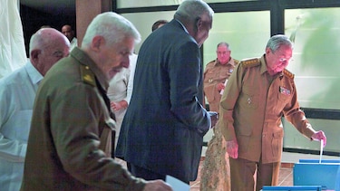 Cuba llama a comicios que llevarán a la salida de Raúl Castro del poder