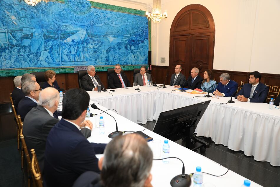 Presidente Mulino aborda amenazas sobre el Canal de Panamá con el Consejo de Relaciones Exteriores