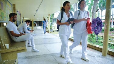 Estudiantes de Medicina reciben certificación internacional