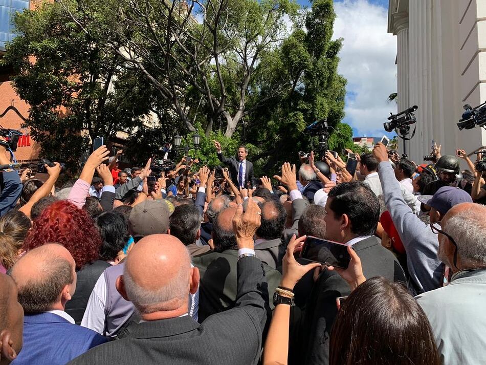 Juan Guaidó es juramentado nuevamente como presidente encargado de Venezuela