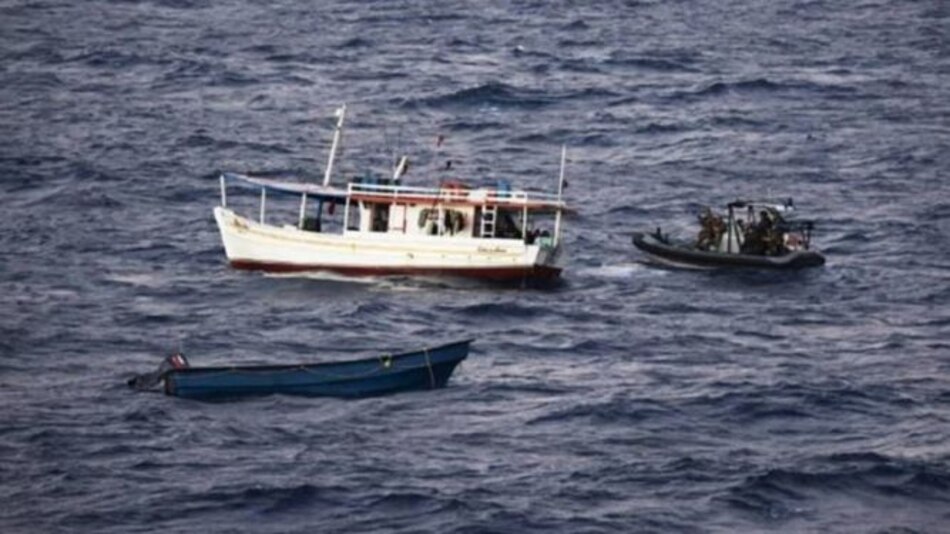 Rescatan cuerpos de embarcación venezolana que naufragó