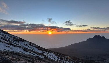 Cómo plantar la bandera panameña en la cima del Kilimanjaro a los 80 años