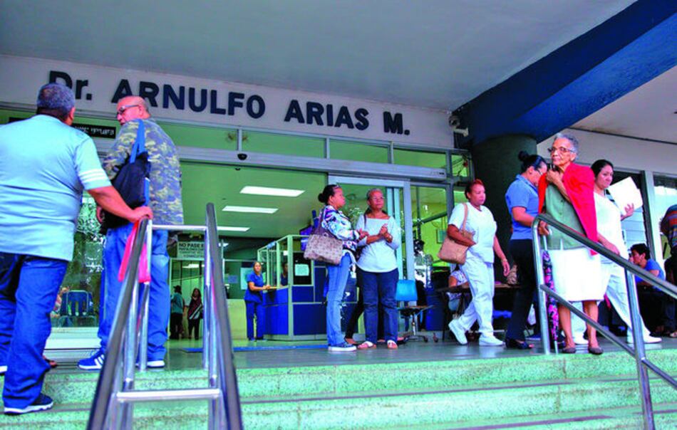 Tres servicios de consulta externa de la CSS, en paro