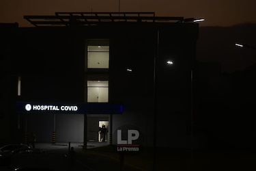 Traslados de pacientes al hospital Covid, en la Ciudad de la Salud, continúan este miércoles 