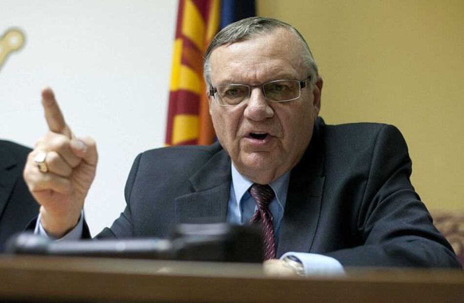 Arpaio es acusado formalmente de desacato a la corte