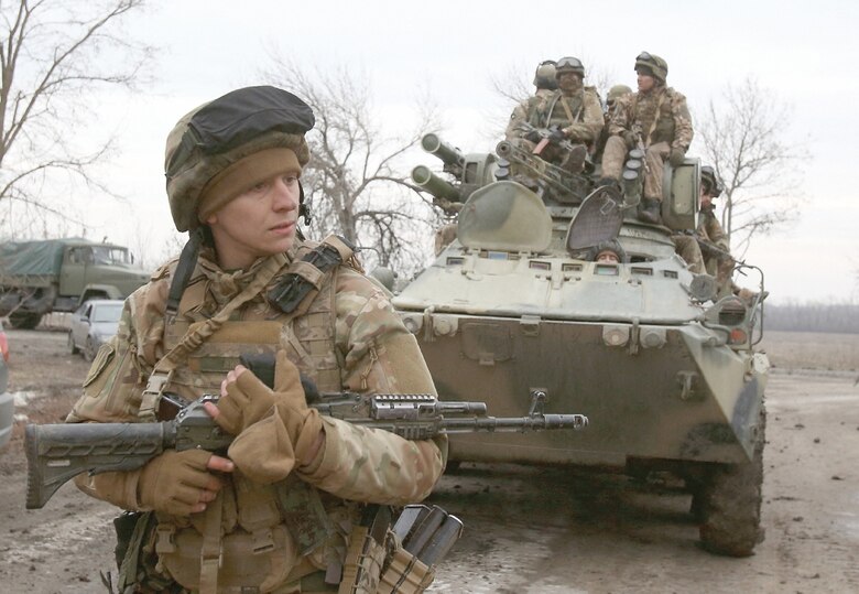 Tropas rusas avanzan sobre Ucrania