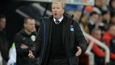 Newcastle despide al técnico Steve McClaren; confirman a Benítez como sucesor