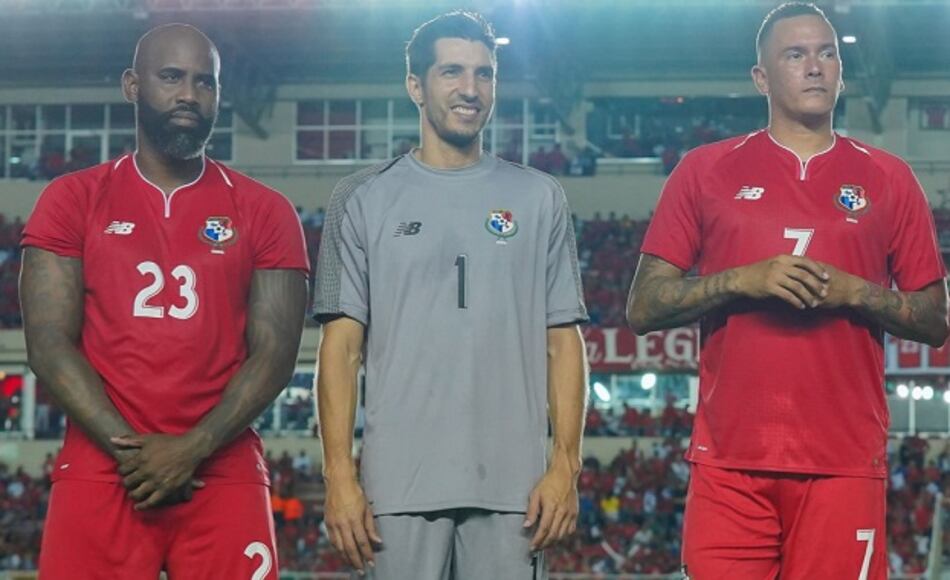 Mundialistas panameños recaudan unos 7 mil 650 dólares en subasta por el coronavirus