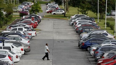 Piden veto parcial de proyecto que regula aparcamientos